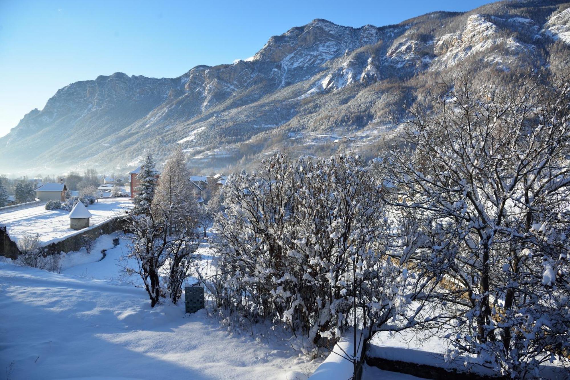 La Maison Abeil LʼArgentière-la-Bessée Exteriör bild