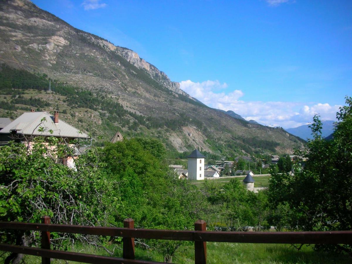 La Maison Abeil LʼArgentière-la-Bessée Exteriör bild